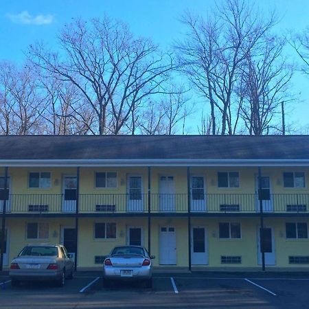 Country Place Inn And Suites Уайтхейвен Экстерьер фото