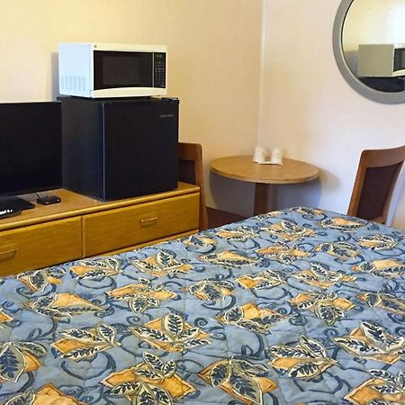 Country Place Inn And Suites Уайтхейвен Экстерьер фото