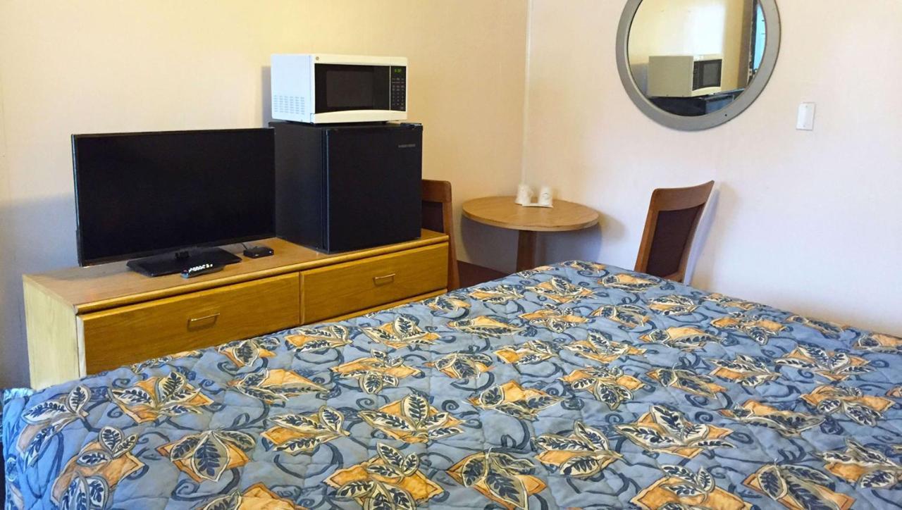 Country Place Inn And Suites Уайтхейвен Экстерьер фото